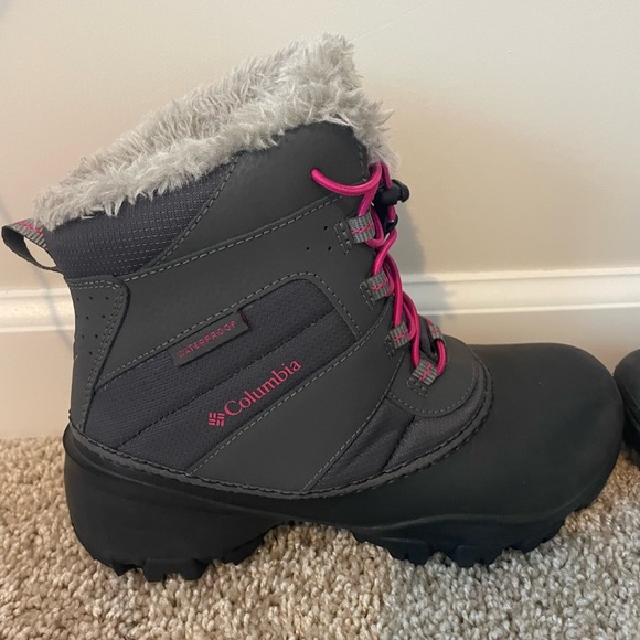 Columbia Omni Grip Snow Boots Girls Size 4 Black and Pink - Picture 1 of 5